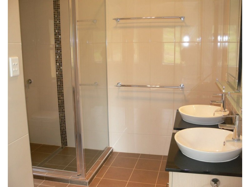 102 Pine Crescent, Esk QLD 4312