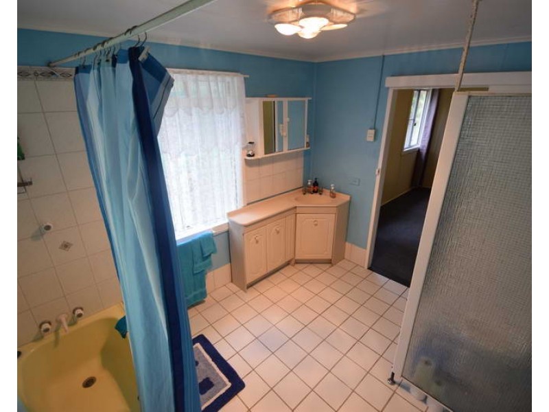 76 Dunlop Road, Esk QLD 4312