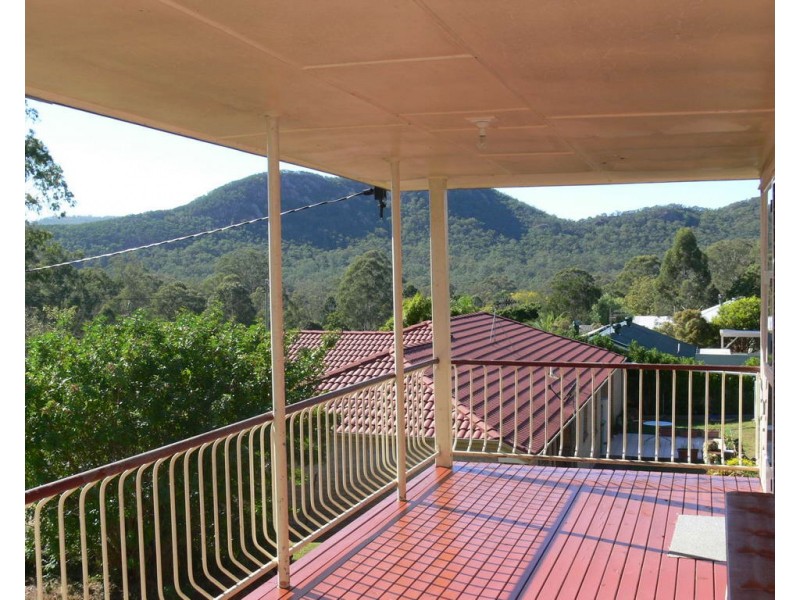 42 Barbour Street, Esk QLD 4312