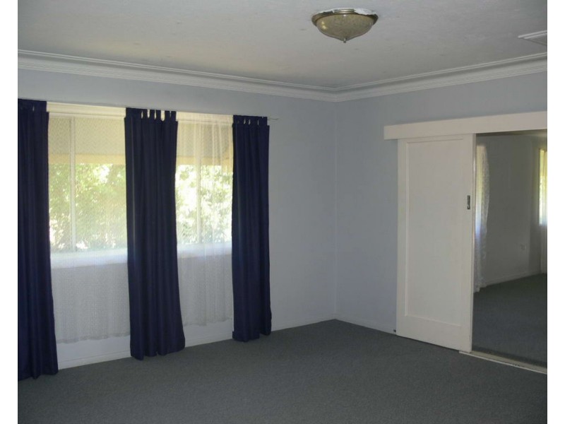 42 Barbour Street, Esk QLD 4312