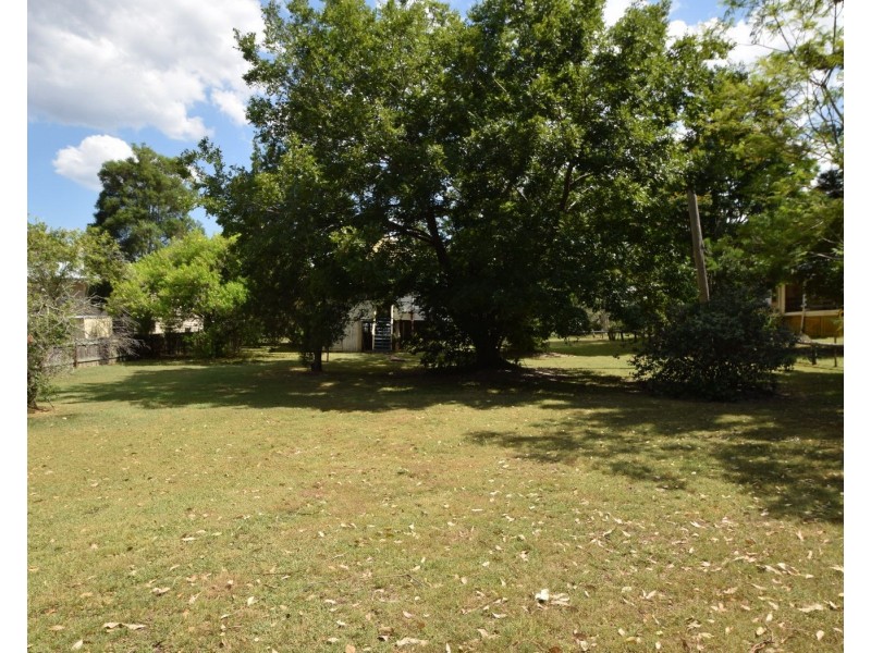 19 Barbour Street, Esk QLD 4312