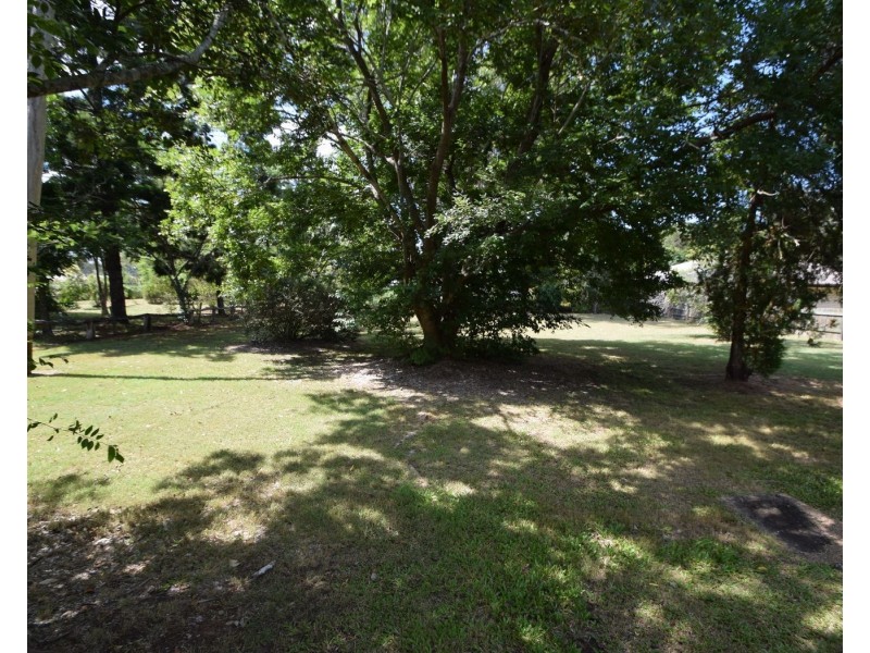 19 Barbour Street, Esk QLD 4312