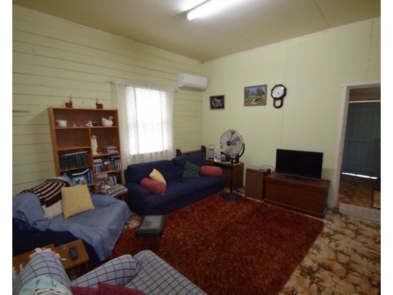 19 Barbour Street, Esk QLD 4312