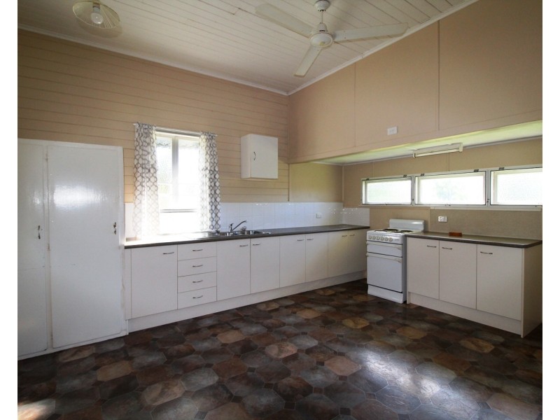 59 Zernike Lane, Toogoolawah QLD 4313