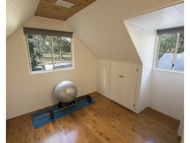 33 Countess Court, Mount Hallen QLD 4312