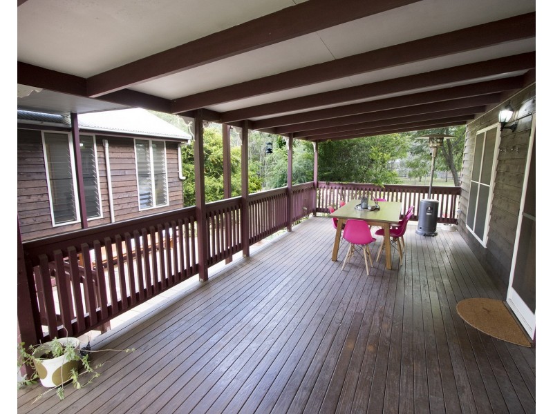 33 Countess Court, Mount Hallen QLD 4312