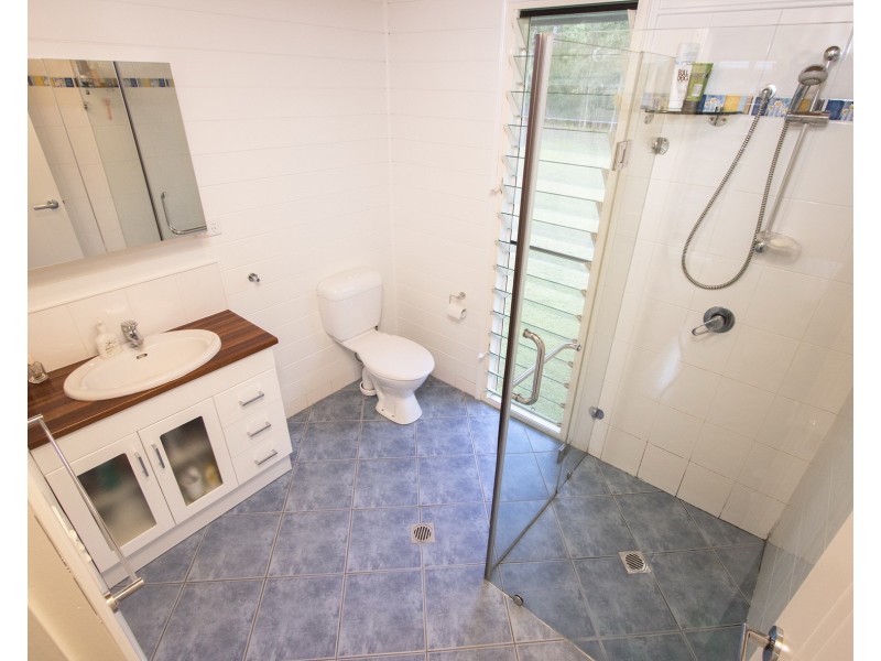 33 Countess Court, Mount Hallen QLD 4312
