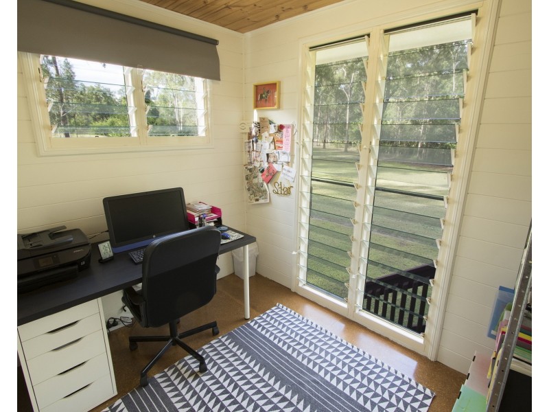 33 Countess Court, Mount Hallen QLD 4312