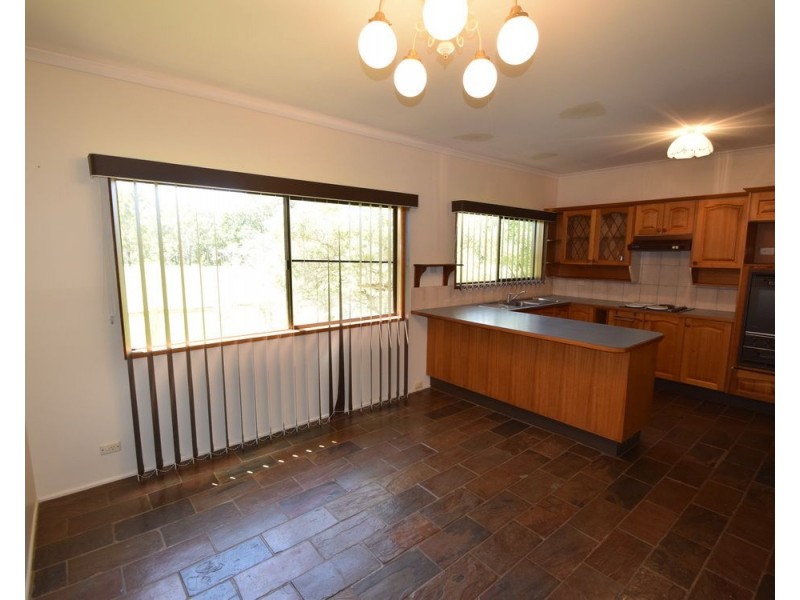 13 Wattle Street, Esk QLD 4312