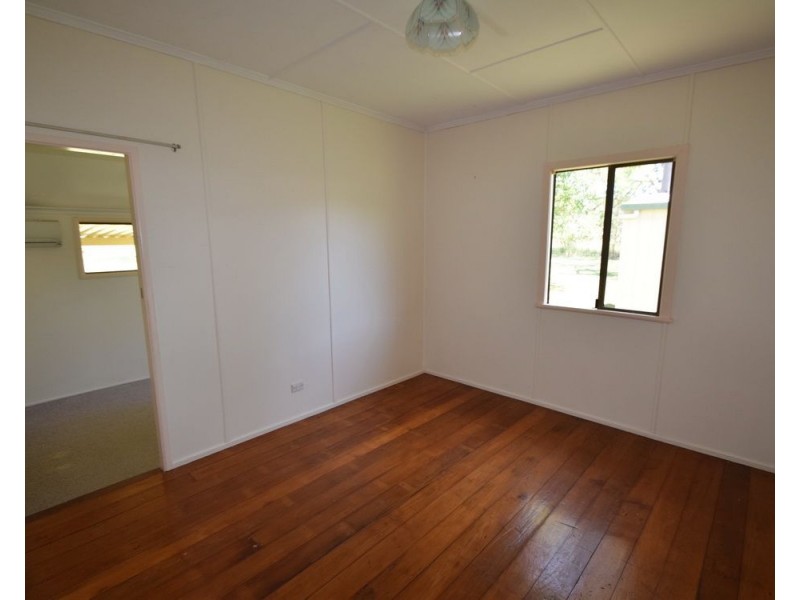 13 Wattle Street, Esk QLD 4312