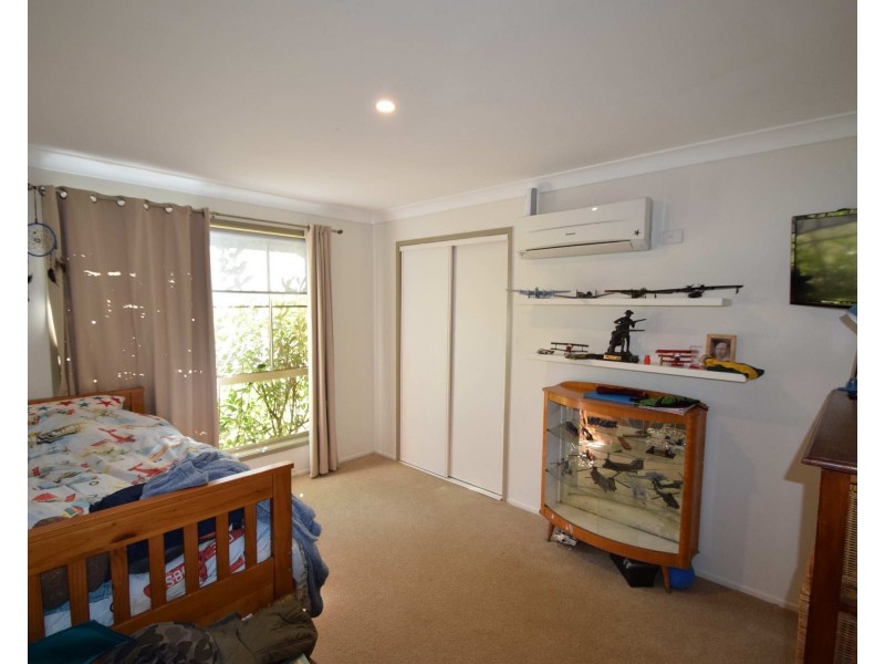 190 Edinburgh Drive, Mount Hallen QLD 4312