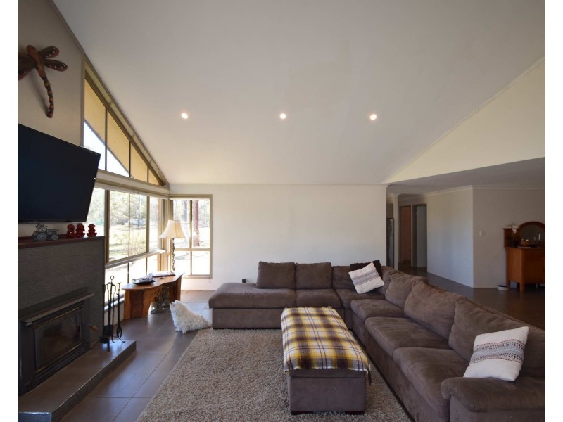 190 Edinburgh Drive, Mount Hallen QLD 4312