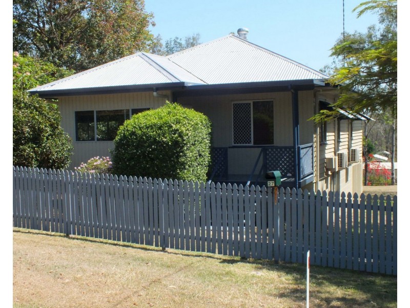 27 Elizabeth Street, Esk QLD 4312