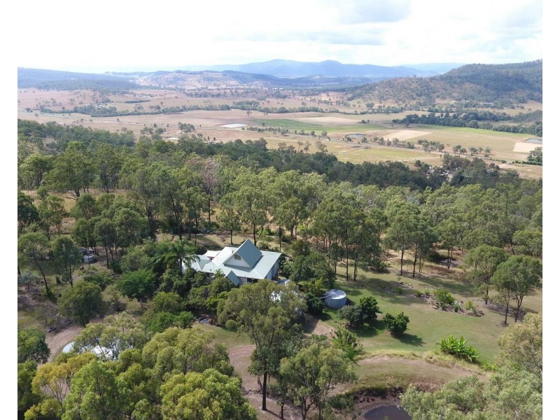91 Lakeview Drive, Esk QLD 4312