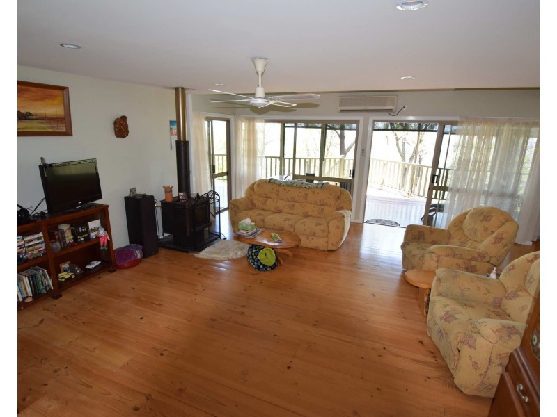 91 Lakeview Drive, Esk QLD 4312