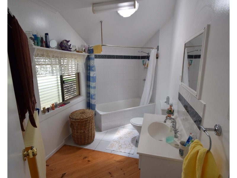 91 Lakeview Drive, Esk QLD 4312