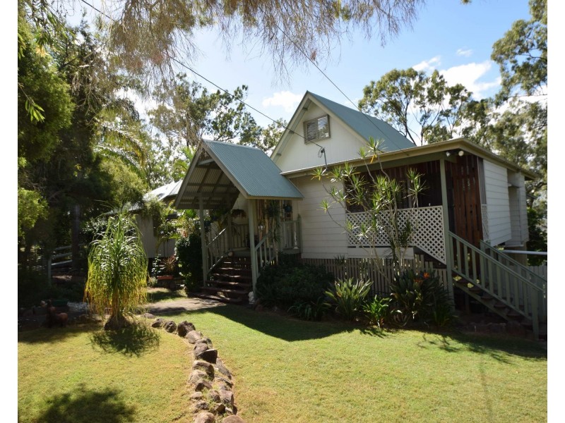 91 Lakeview Drive, Esk QLD 4312