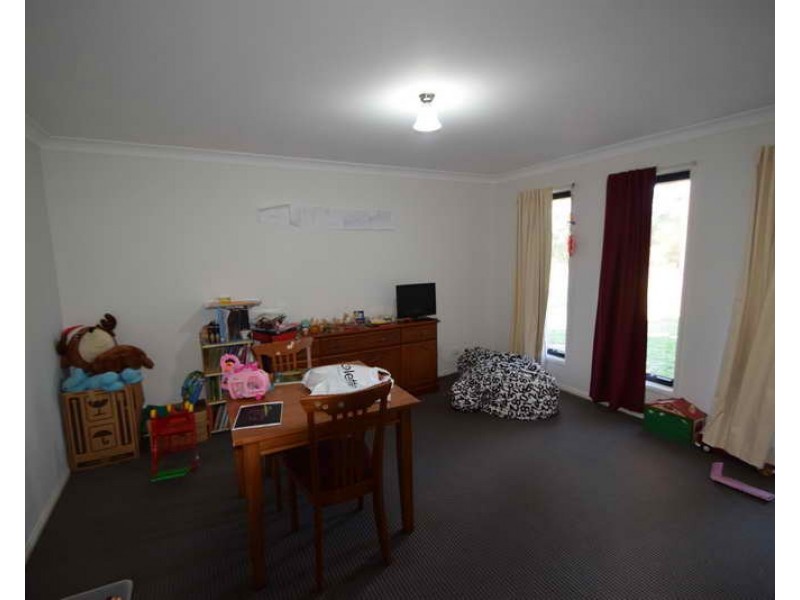 123 Cedar Avenue, Esk QLD 4312
