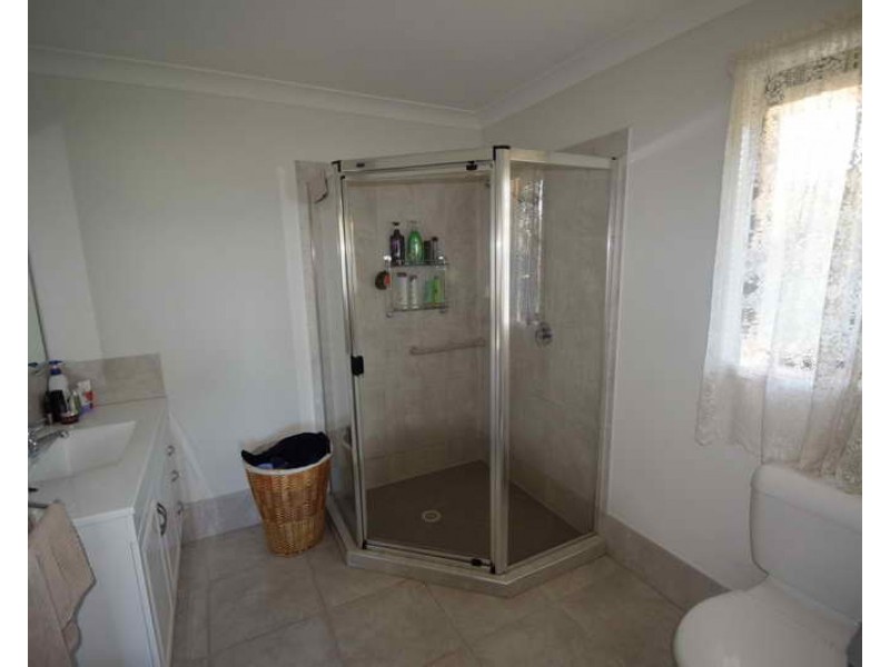 123 Cedar Avenue, Esk QLD 4312