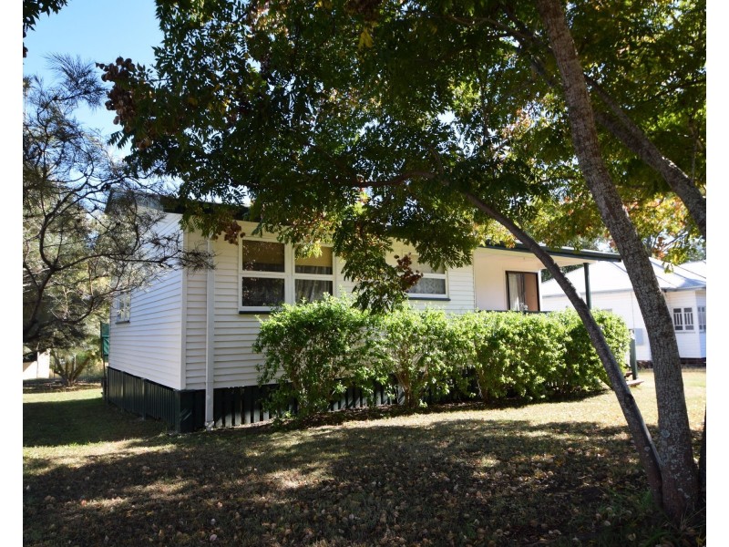 75 Middle Street, Esk QLD 4312