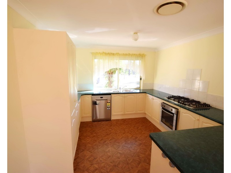 16 Gloucester Court, Mount Hallen QLD 4312