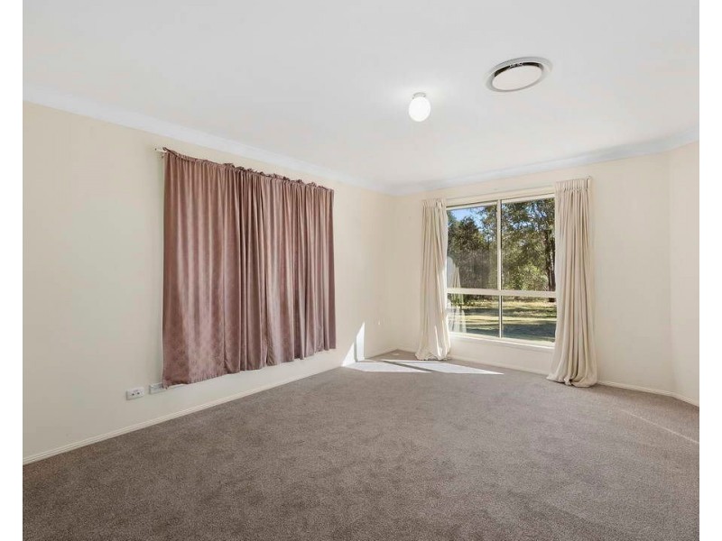 16 Gloucester Court, Mount Hallen QLD 4312