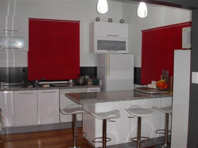 16 Elizabeth Street, Esk QLD 4312