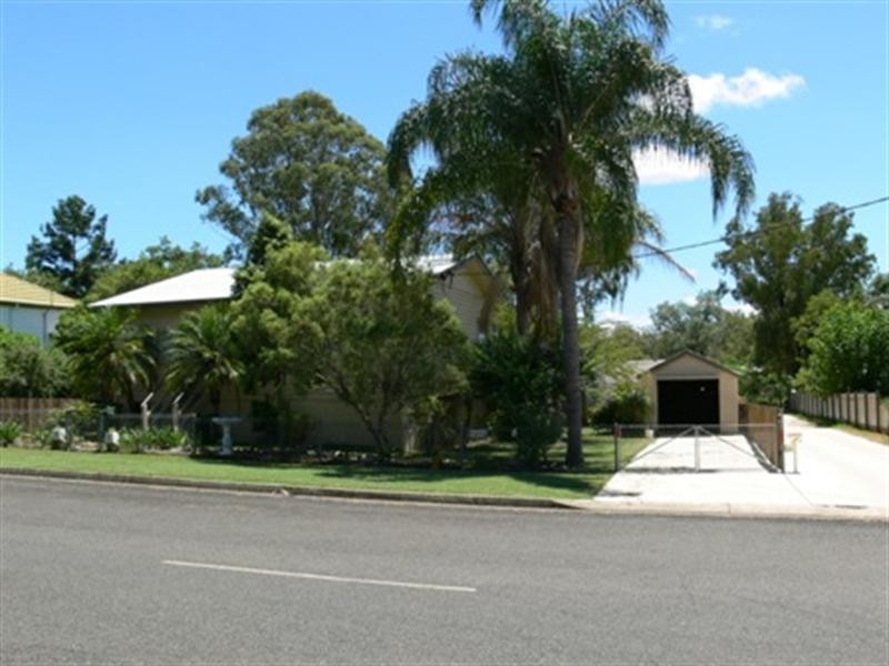 1/17 Barbour Street, Esk QLD 4312