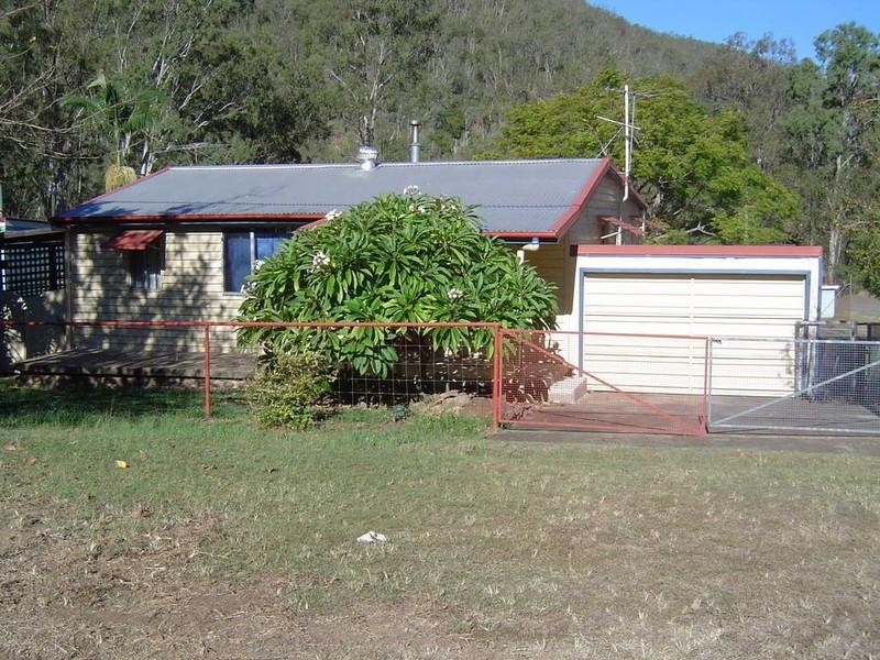 11 Gipps Street, Somerset Dam QLD 4312