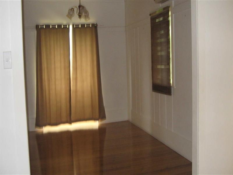 24 South Street, Esk QLD 4312