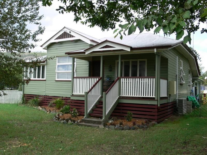 8 Short Street, Esk QLD 4312