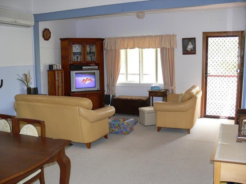 8 Short Street, Esk QLD 4312