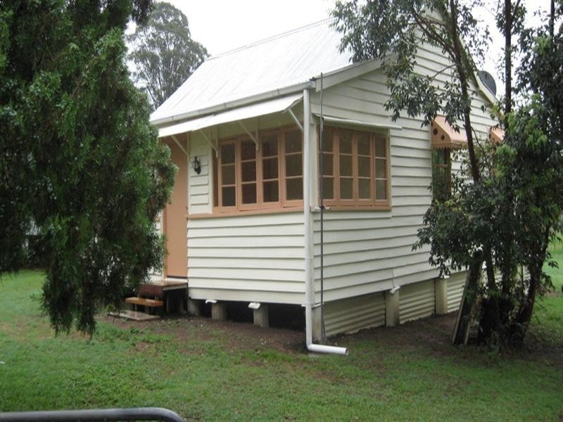 13 Barbour Street, Esk QLD 4312