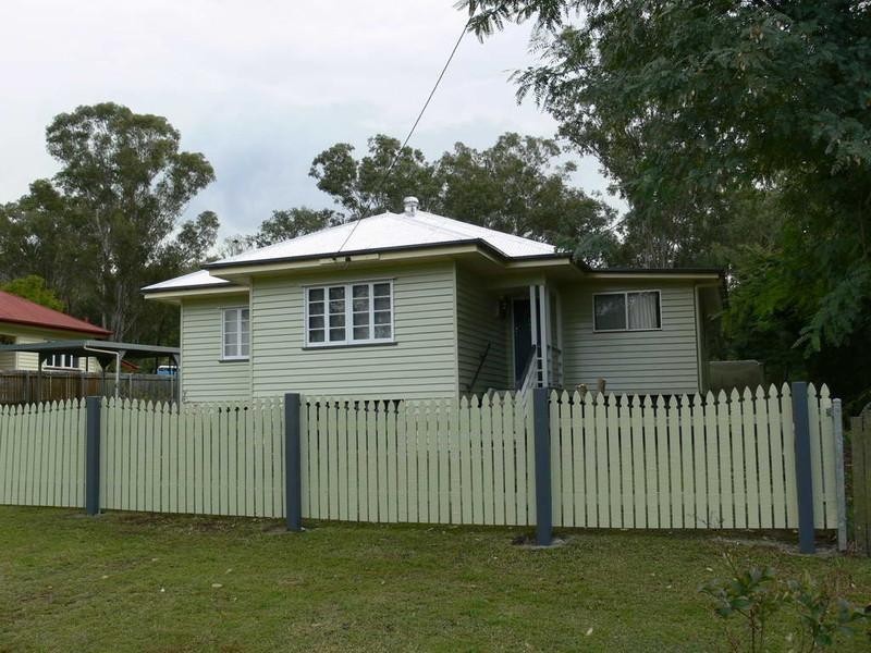 5 Down Street, Esk QLD 4312