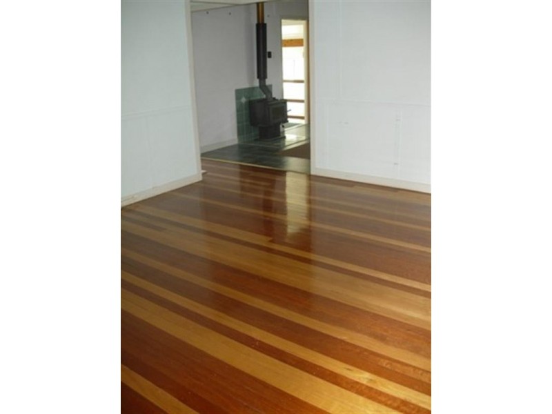 5 Down Street, Esk QLD 4312