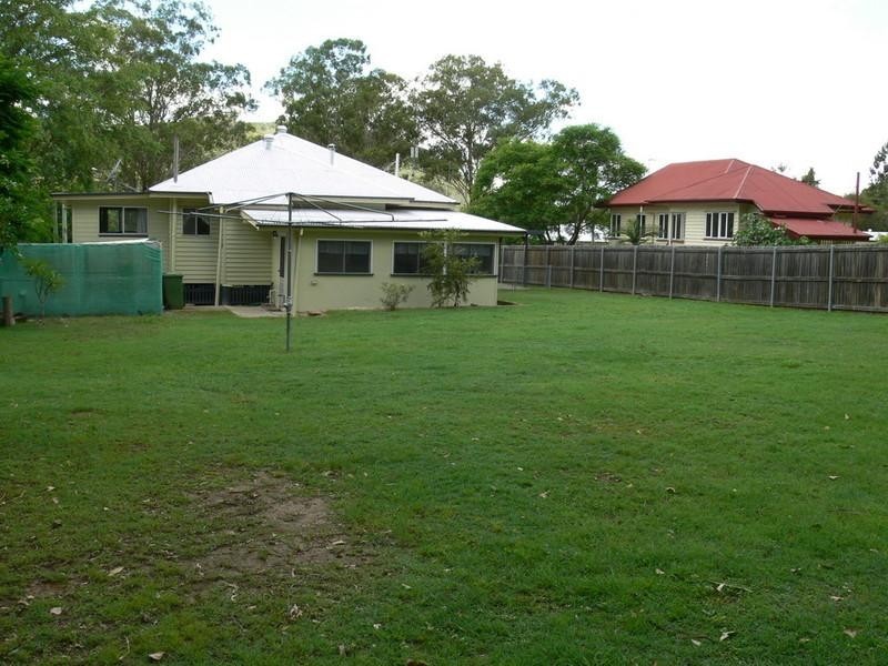 5 Down Street, Esk QLD 4312