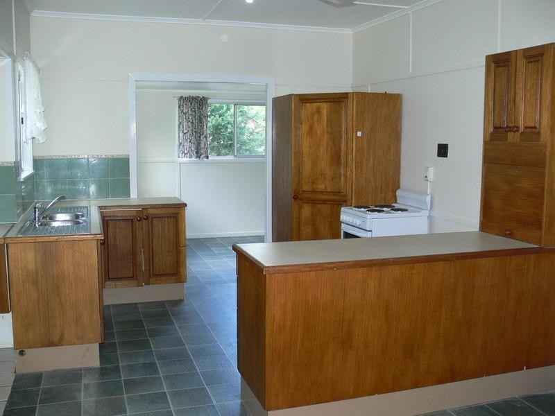 5 Down Street, Esk QLD 4312