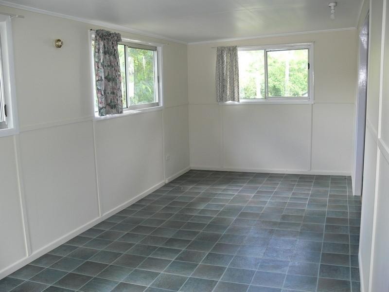 5 Down Street, Esk QLD 4312