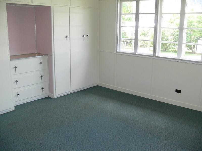 5 Down Street, Esk QLD 4312