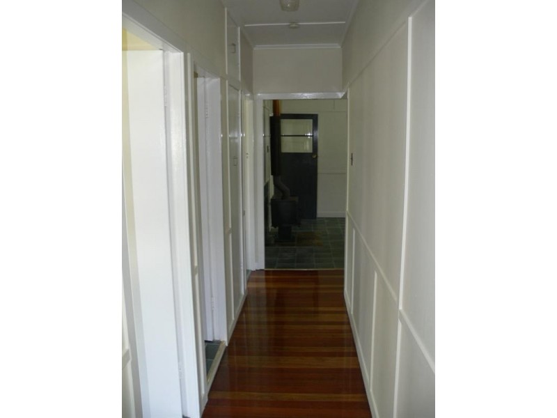 5 Down Street, Esk QLD 4312