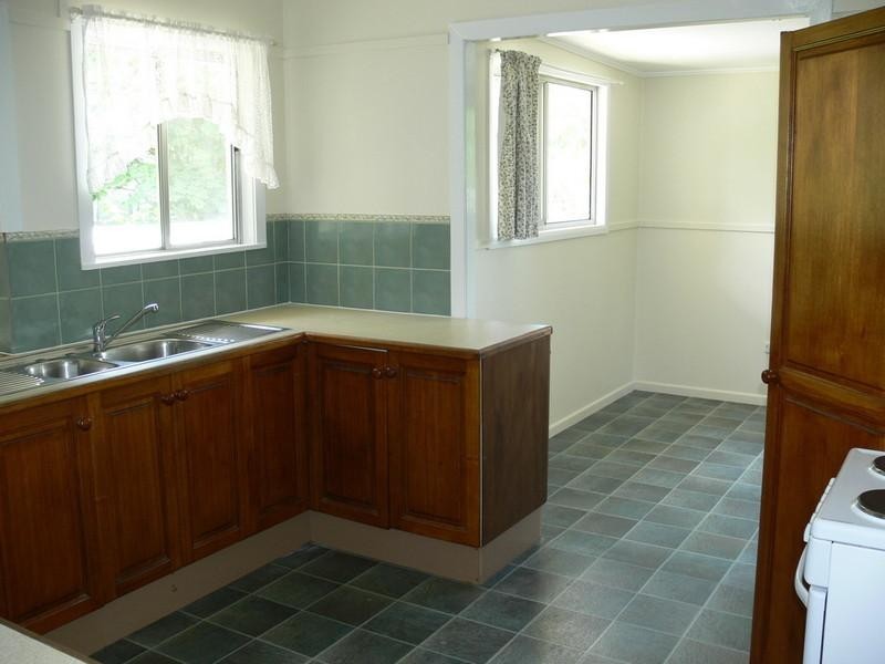 5 Down Street, Esk QLD 4312