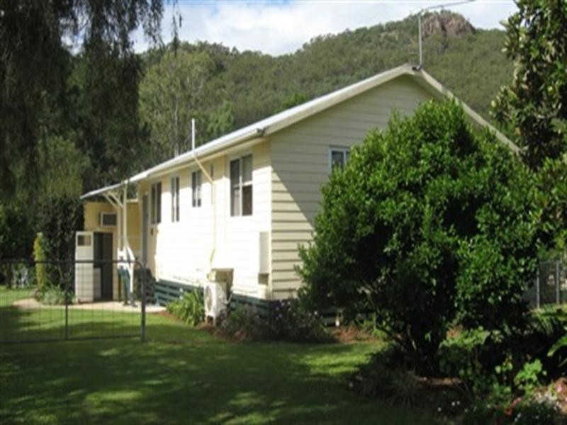 15 Russell Street, Esk QLD 4312