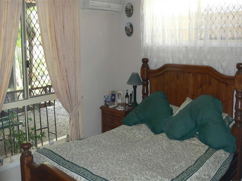 42 Buckingham Court, Mount Hallen QLD 4312