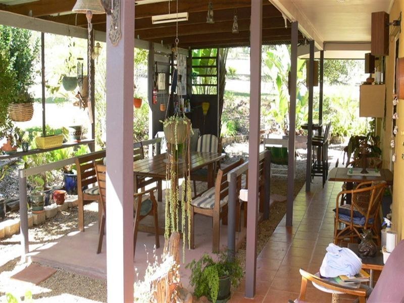 42 Buckingham Court, Mount Hallen QLD 4312