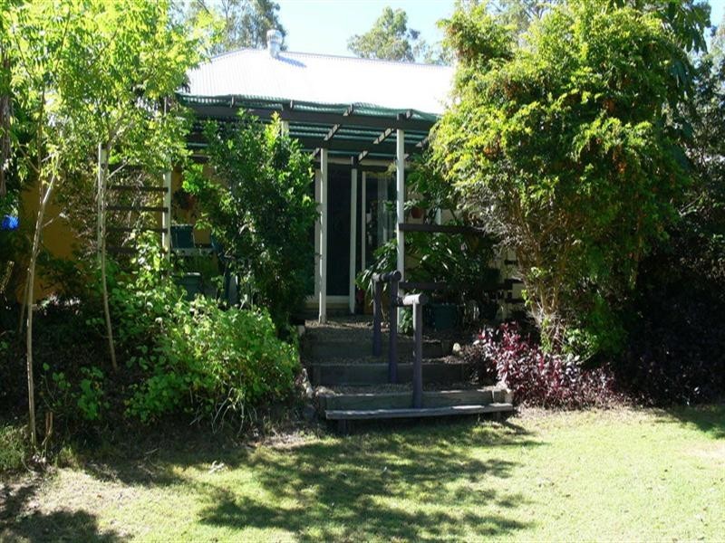 42 Buckingham Court, Mount Hallen QLD 4312