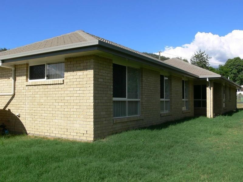 39 Middle Street, Esk QLD 4312