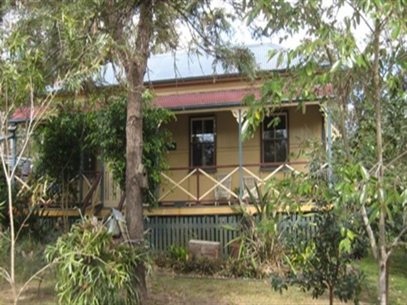 33 Cedar Avenue, Esk QLD 4312