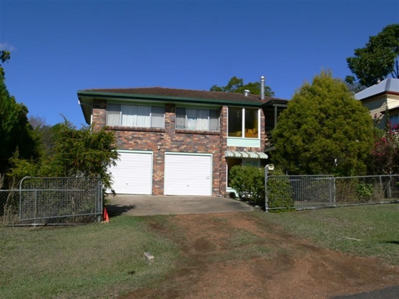 30 Elizabeth Street, Esk QLD 4312