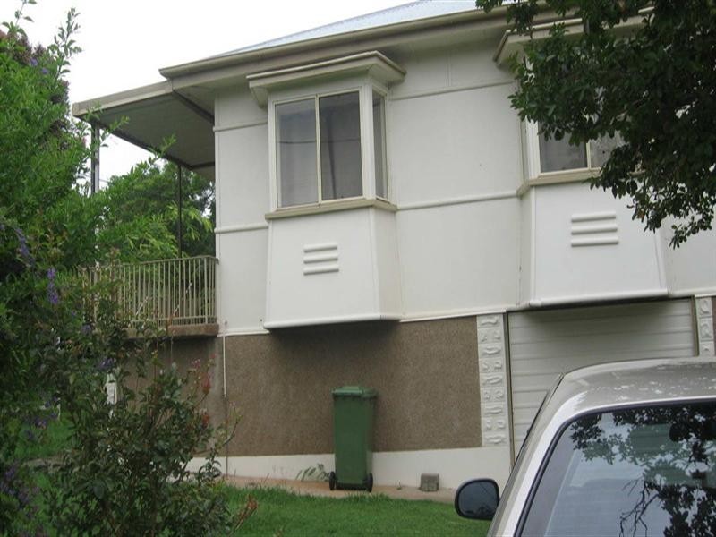 24 South Street, Esk QLD 4312
