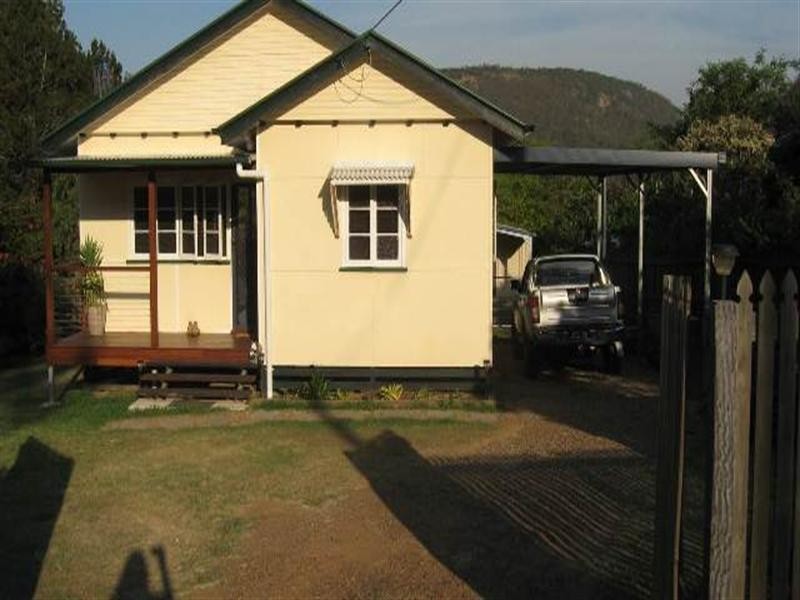 24 Down Street, Esk QLD 4312